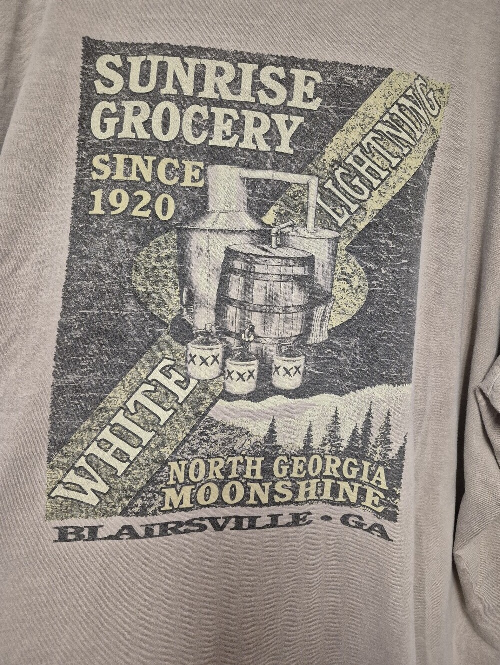 Sunrise Grocery North Georgia Moonshine Graphic Men’s Shirt - Light Mauve